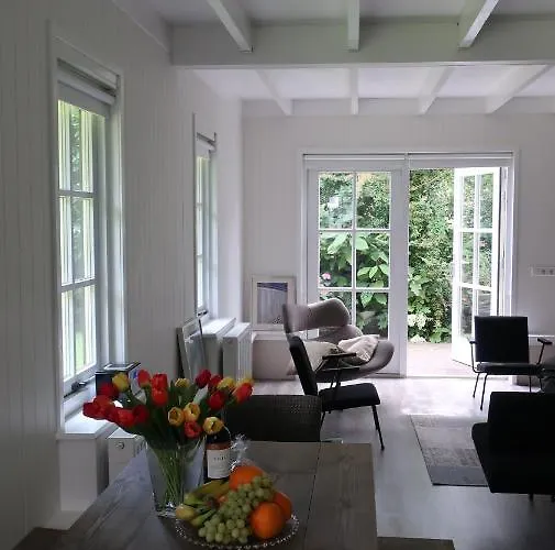 בית הארחה Gina's Garden House 3*