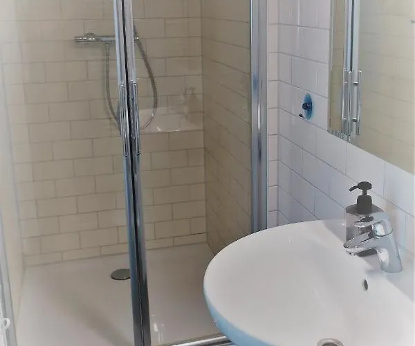 Gina's Garden House 3*