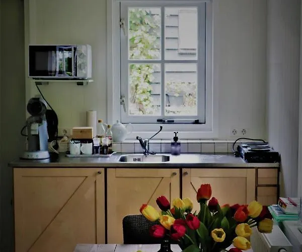 Gina's Garden House בית הארחה