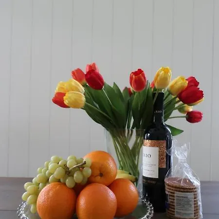 בית נופש Gina's Garden House