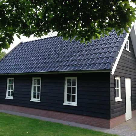 Ferienhaus Gina's Garden House *